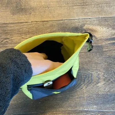 ฉันสามารถหากระเป๋าเป้สะพายหลังสำหรับเล่นกีฬาที่มีดีไซน์สะท้อนแสงได้หรือไม่?